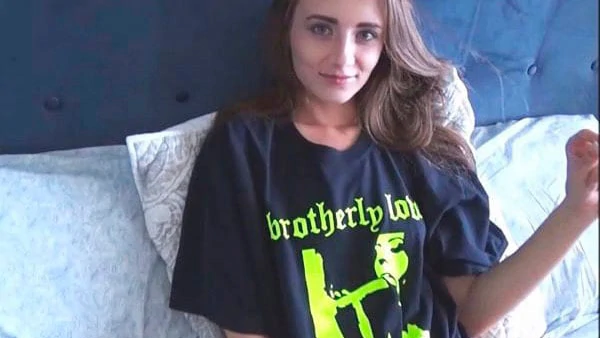 Двоюродная сестрёнка Kyler Quinn уговаривает брата снимать реальное порно видео