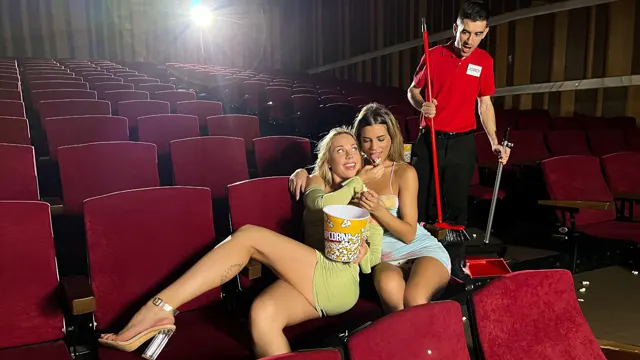 Разгоряченные лесбиянки Ada Lapiedra и Angie Lynx трахаются с уборщиком в кинотеатре